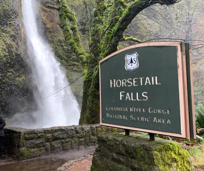 Pendaki kedua musim semi ini meninggal karena terjatuh di kawasan Air Terjun Ekor Kuda di Ngarai Sungai Columbia